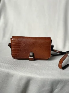کیف نیلا زنانه چرم طبیعی گاوی
